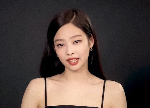 Jennie mà thường xuyên tận dụng combo này chắc fan phải thở bằng bình oxy mất