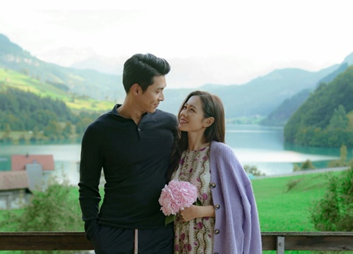 Son Ye Jin tiết lộ bom tấn với Hyun Bin lẽ ra kết thúc bi kịch, tại anh chị tình cảm quá nên được sửa kịch bản luôn