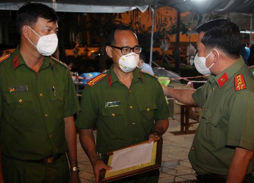 Vượt hơn 200km từ TP.HCM tới quê thì cha mất, Trung tá công an "phá lệ" đưa thanh niên kịp về nhìn mặt lần cuối