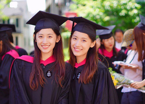 Cặp sinh đôi "con nhà người ta" gây sốt vì xinh đẹp lại cùng trúng tuyển ĐH Harvard, cuộc sống và diện mạo sau nhiều năm thật sự ngỡ ngàng