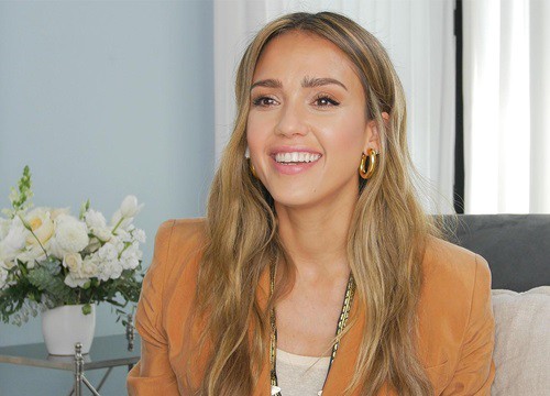 Dưỡng da căng bóng tuổi 40 như Jessica Alba