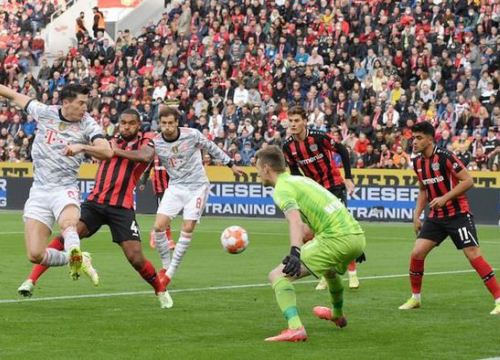 Ghi 5 bàn trong hiệp một, Bayern Munich 'hủy diệt' Leverkusen