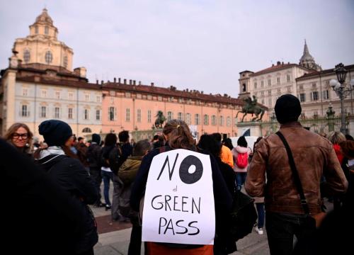 Italy siết 'thẻ xanh' làm việc chặt nhất châu Âu, biểu tình bùng phát