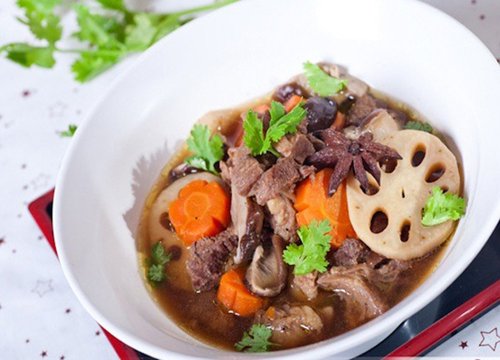 Món bò hầm củ sen ngon bổ dưỡng