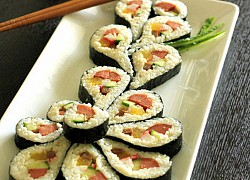 Món cơm cuộn kimbap đơn giản tại nhà