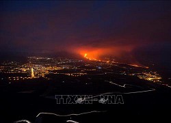 Tây Ban Nha: Nhiều chuyến bay bị hủy do tro bụi từ núi lửa Cumbre Vieja