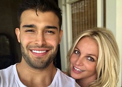 Britney và chồng sắp cưới tìm mua nhà mới