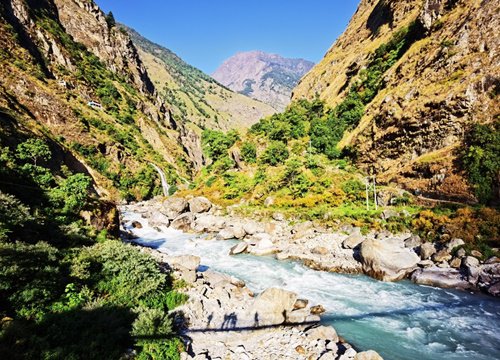 Cô gái Việt trekking 14 ngày lên đỉnh núi tuyết cao 5.416m ở Himalaya