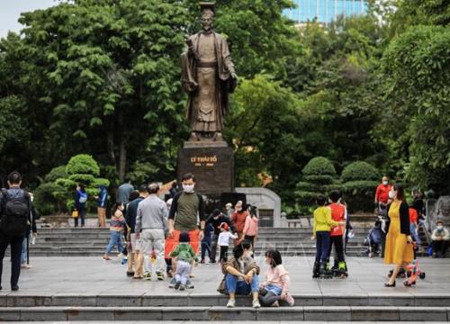 Dịch COVID-19: Tâm lý 'xả hơi' không đáng có ở mỗi người Hà Nội