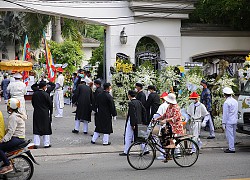 Hàng người dài hàng chục mét tiễn đưa vợ cũ ông Dũng lò vôi, một người dân chia sẻ về lý do ông Dũng không xuất hiện trong ngày hôm nay