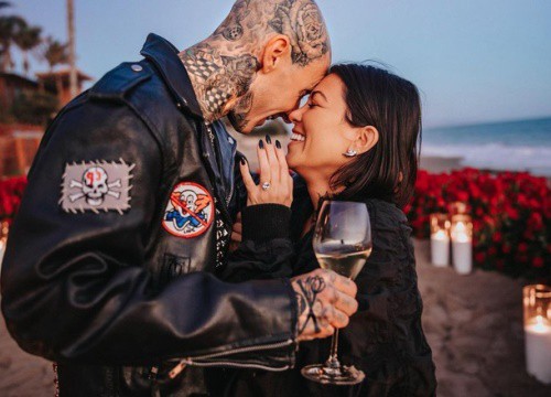 Kourtney Kardashian nhận lời cầu hôn của Travis Barker