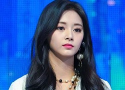 Tzuyu bất ngờ vắng mặt khỏi lịch trình của TWICE nhưng JYP im bặt, Nayeon lên tiếng làm rõ nguyên nhân