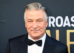 Tài tử bắn chết người ở phim trường Alec Baldwin: Chú vợ Justin Bieber, dính vô số phốt và đời tư ồn ào bên 2 đời vợ, 7 đứa con