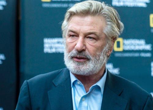 Alec Baldwin: 'Tim tôi tan nát sau tai nạn bắn chết người'