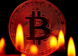 Giá Bitcoin hôm nay 22/10: Bitcoin rơi tự do từ đỉnh lịch sử