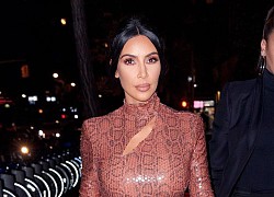 Kim Kardashian &#8216;nhồi mình&#8217; trong bộ đồ da