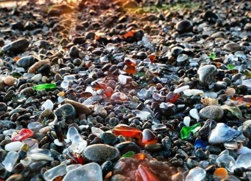 Kỳ thú 'bãi biển pha lê' - Glass Beach tại Mỹ khiến bạn phải mê đắm