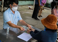 Người lao động quay lại TPHCM được tiêm vắc xin ngay cửa ngõ thành phố