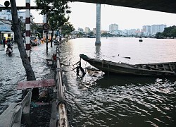 TP Hồ Chí Minh: Triều cường dâng cao, nhiều tuyến đường thành sông