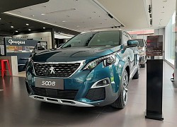 Bảng giá xe Peugeot tháng 10: Peugeot 5008 ưu đãi lớn, thừa đổi xe máy