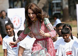 Giải mã "bí ẩn" của Kate Middleton: Chơi thể thao trên... giày cao gót, đứng hàng tiếng đồng hồ mà không mỏi chân