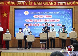 Hà Nội: Gần 4.800 học sinh được tặng thiết bị học trực tuyến