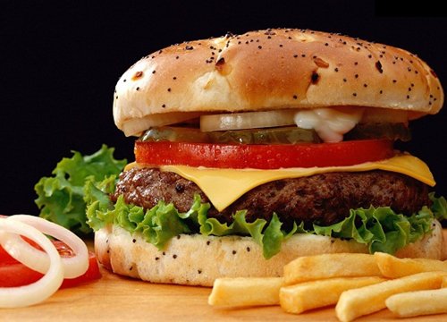 Hamburger bò ngon tuyệt cho bữa sáng