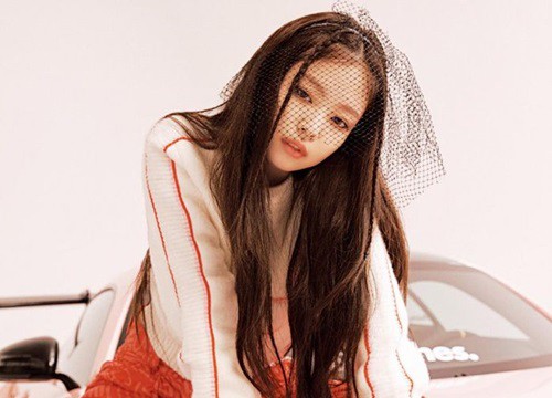 Jennie (BLACKPINK) khoe sắc kiêu kỳ trong loạt thiết kế Coco Neige