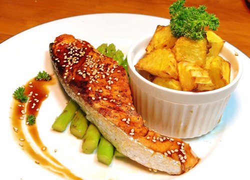 Mua cá hồi về đừng chỉ ăn sashimi mà hãy thử ngay 10 cách chế biến cá hồi ngon bá cháy này