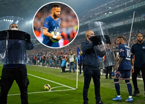 Neymar cần cảnh sát bảo vệ khi đá phạt góc