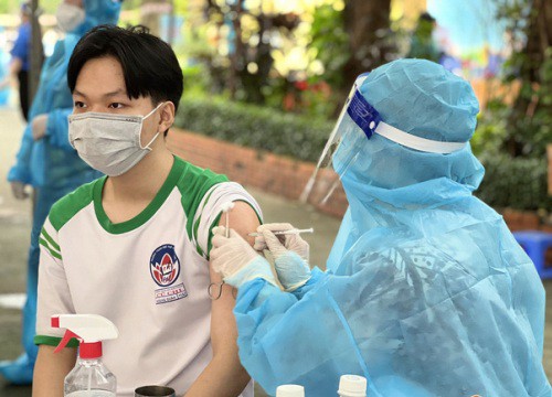 Ngày đầu tiên TP.HCM triển khai tiêm vaccine phòng COVID-19 cho trẻ em