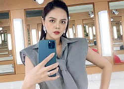 Phương Oanh và dàn mỹ nhân VTV đọ thần thái khi chụp hình trước gương