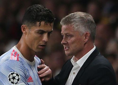 Ronaldo có cửa thay thế Solskjaer ngồi ghế nóng