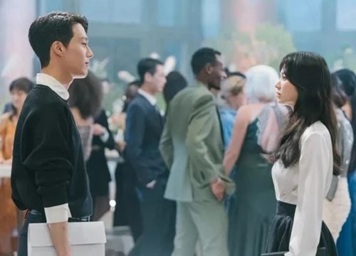 Song Hye Kyo đẹp không góc chết ở hậu trường phim mới, thế này ai dám tin chị đã 40 tuổi!