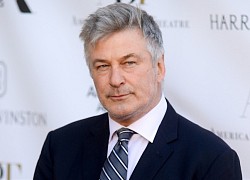 Sốc: Rò rỉ lý do súng của tài tử Alec Baldwin vẫn còn đạn, xuất hiện nhân vật đưa đạo cụ có đạn cho nhân viên... đùa nghịch