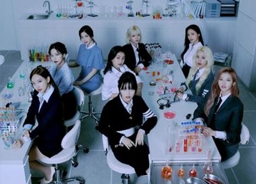 Thời nào rồi còn chê TWICE quay MV phông xanh, ra mà xem JYP đầu tư địa điểm quay concept viễn tưởng "hàng thật giá thật" này!