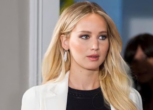 Bí quyết để làn da không tì vết, body săn chắc của Jennifer Lawrence