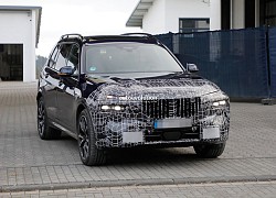 BMW X7 2022 lộ diện: Đèn pha gây tranh cãi giống 7-Series, bên trong có màn cong khổng lồ