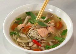 Canh cá hồi nấu nấm