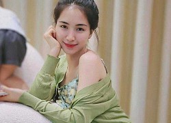 Hòa Minzy &#8216;cưa sừng làm nghé&#8217; với loạt váy hoa trẻ trung và tips mặc không hề lỗi mốt