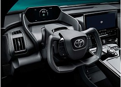 Xe điện Toyota bZ4X gây tranh cãi với vô-lăng giống của Tesla