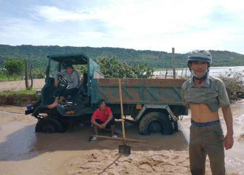 Ninh Thuận: Phát hiện thi thể bị nước lũ cuốn trôi trên suối Rộng