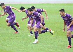 ĐT Việt Nam tập 'cực sung' dưới mưa trước khi lên đường dự AFF Cup