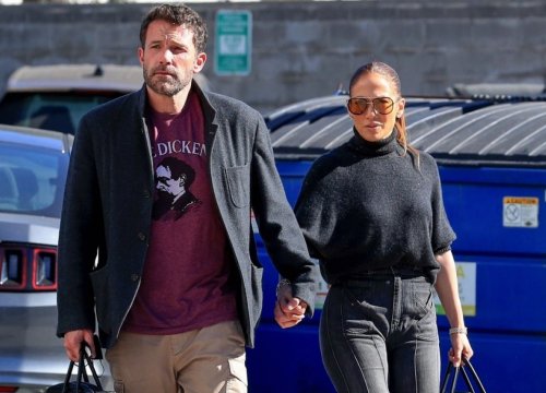 Jennifer Lopez và bạn trai Ben Affleck nắm tay tình cảm đến phòng thu