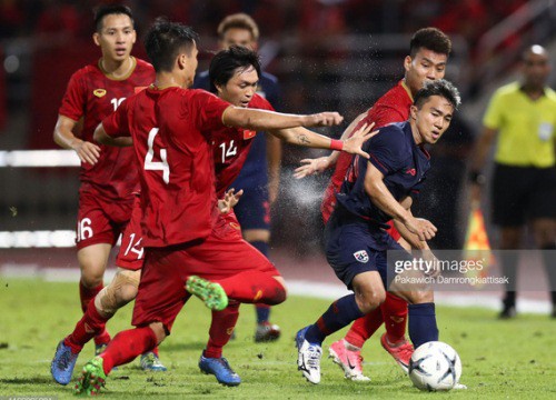 "Messi Thái Lan" đầy lo lắng khi VAR biến mất ở AFF Cup