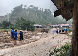 Miền Trung nhiều nơi sạt lở, ngập lũ