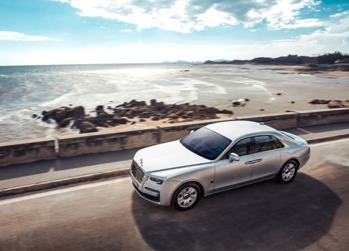 Rolls Royce Ghost lướt đi cùng với thiên nhiên rừng và biển Vũng Tàu