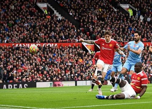 Eric Bailly đi vào lịch sử MU theo cách đáng buồn