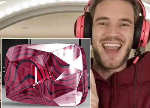 Hé lộ danh tính anh chàng may mắn nhận được nút Kim Cương Đỏ Youtube từ PewDiePie