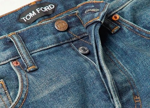 Quần jeans Tom Ford thêu logo ở vùng nhạy cảm